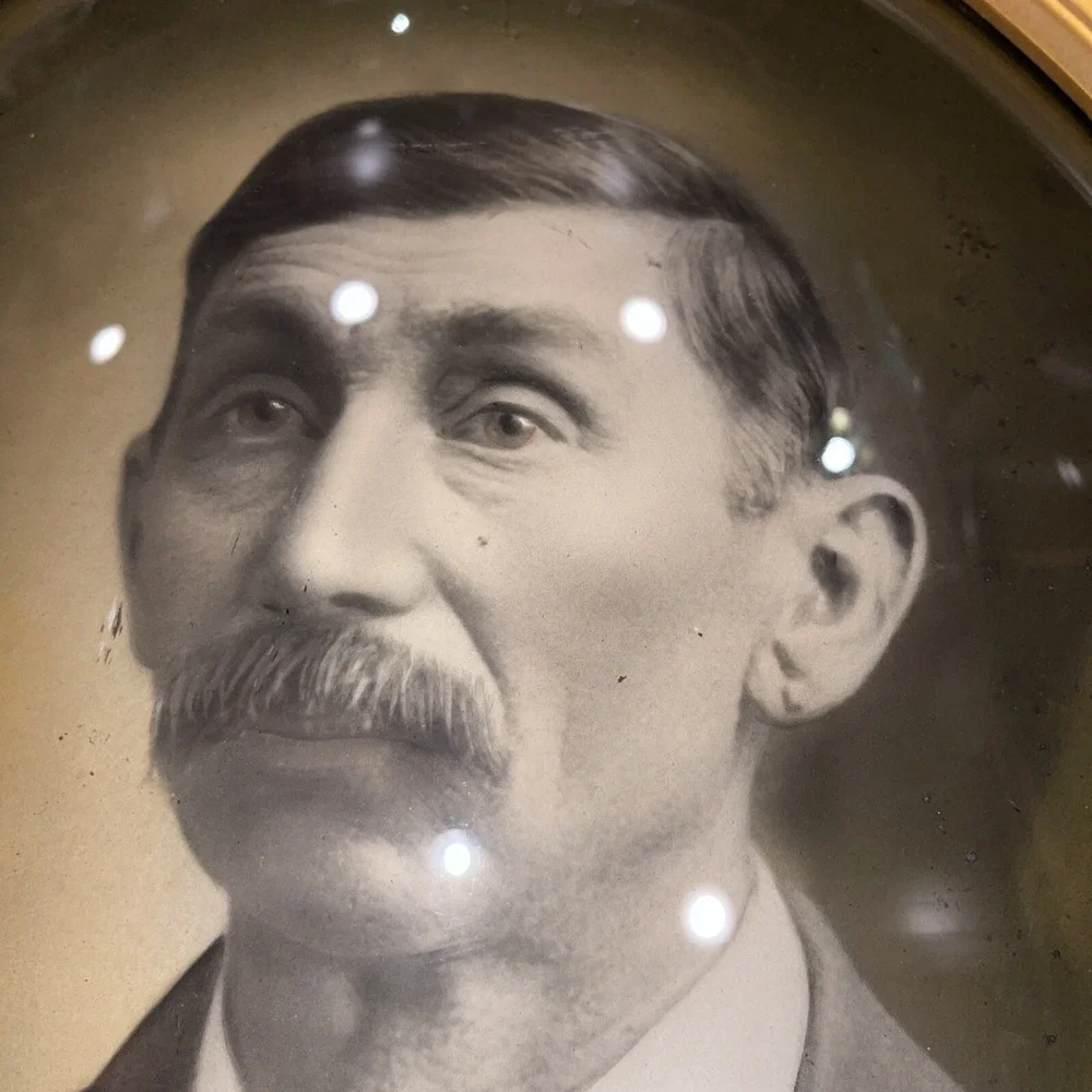 Vintage Man Picture Gold Oval Frame Bubble glass Ancestry Chicago Portrait